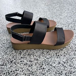 Black Steve Madden Platform Sandal Size 9